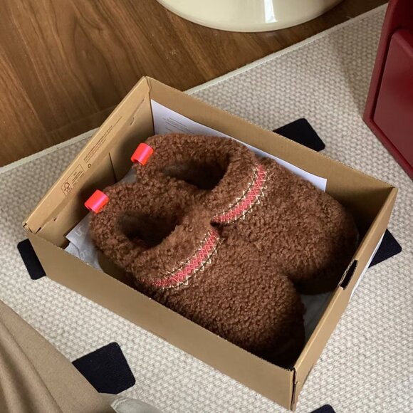 UGG TAZZ BRAID PLATFORM SHEEP FUR SLIPPER - Picture 8 of 9